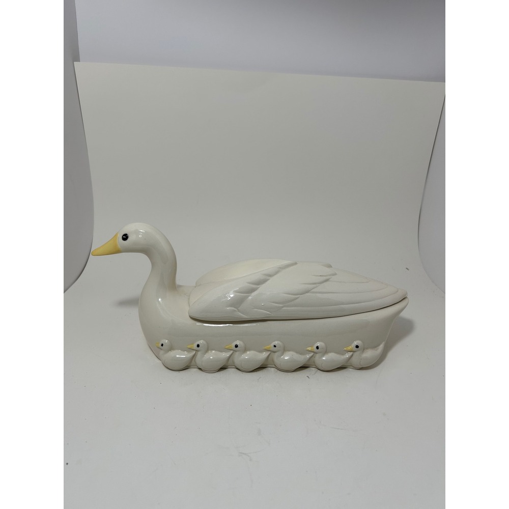Vintage Ceramic Mother Duck and Ducklings Lidded Trinket Box White Glossy Dish